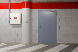 Противопожарная дверь EIWS-30 из металла / серия FRM7170